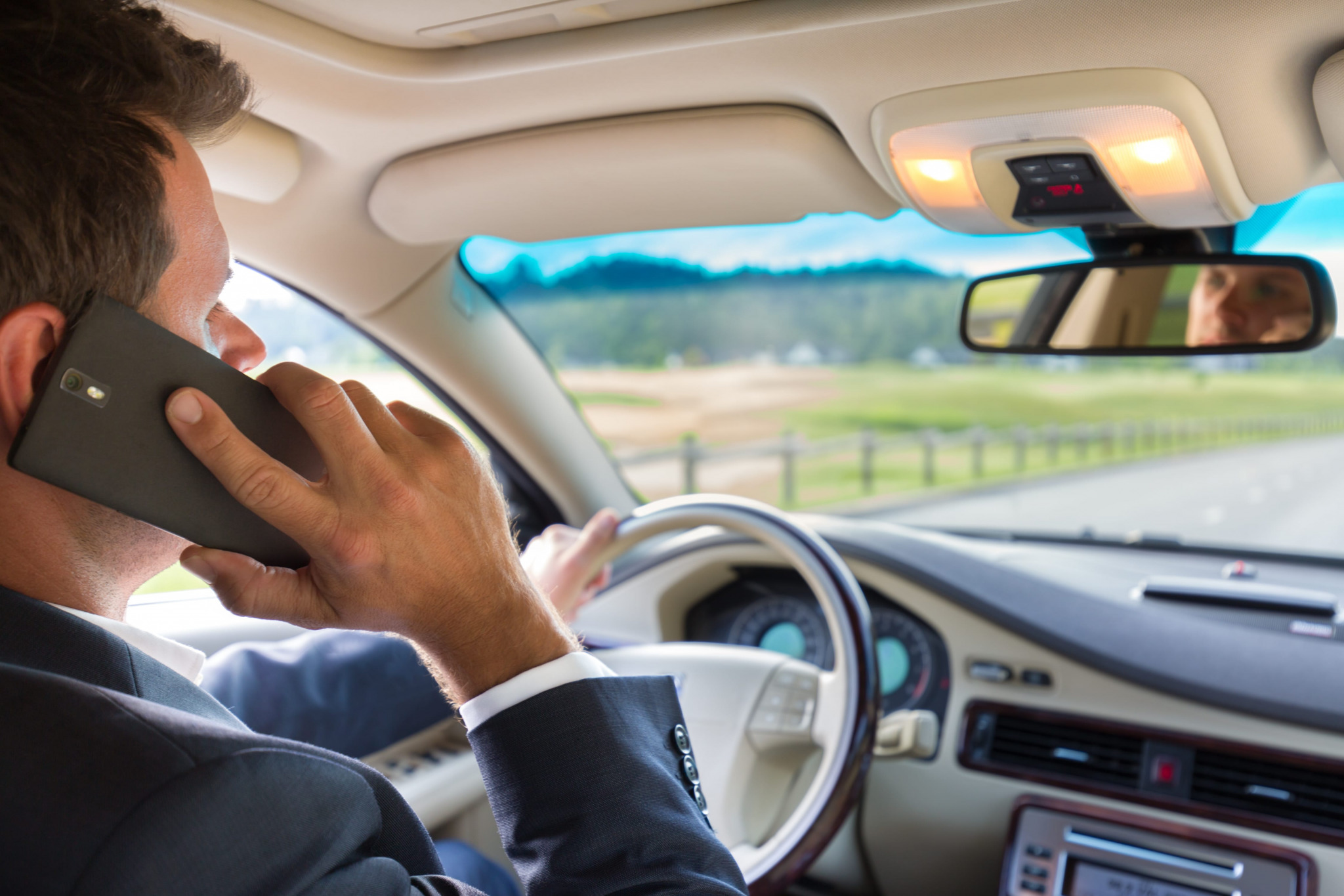 Téléphone au volant la suspension du permis de conduire est désormais